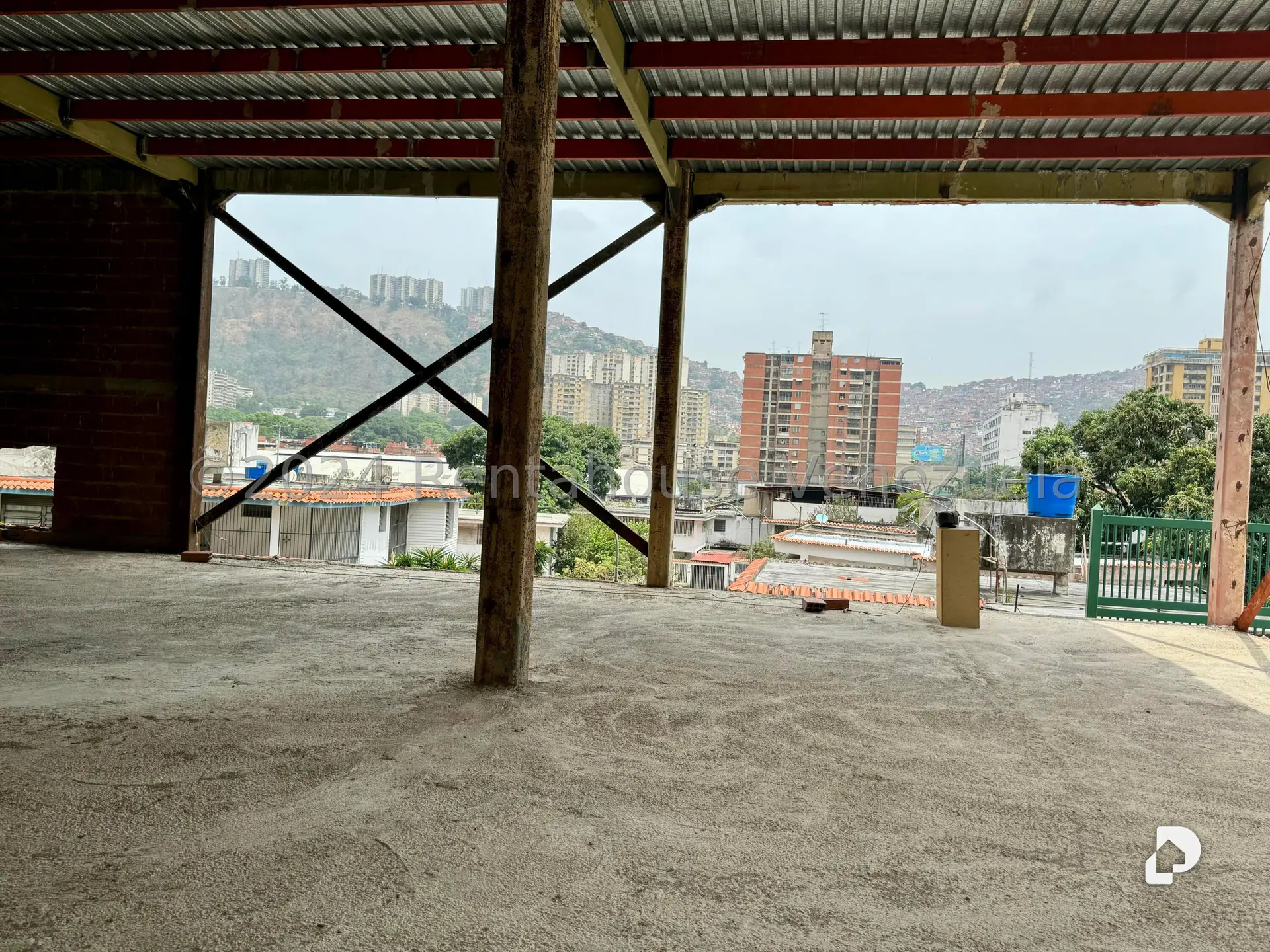 Local comercial en El Paraíso, Caracas