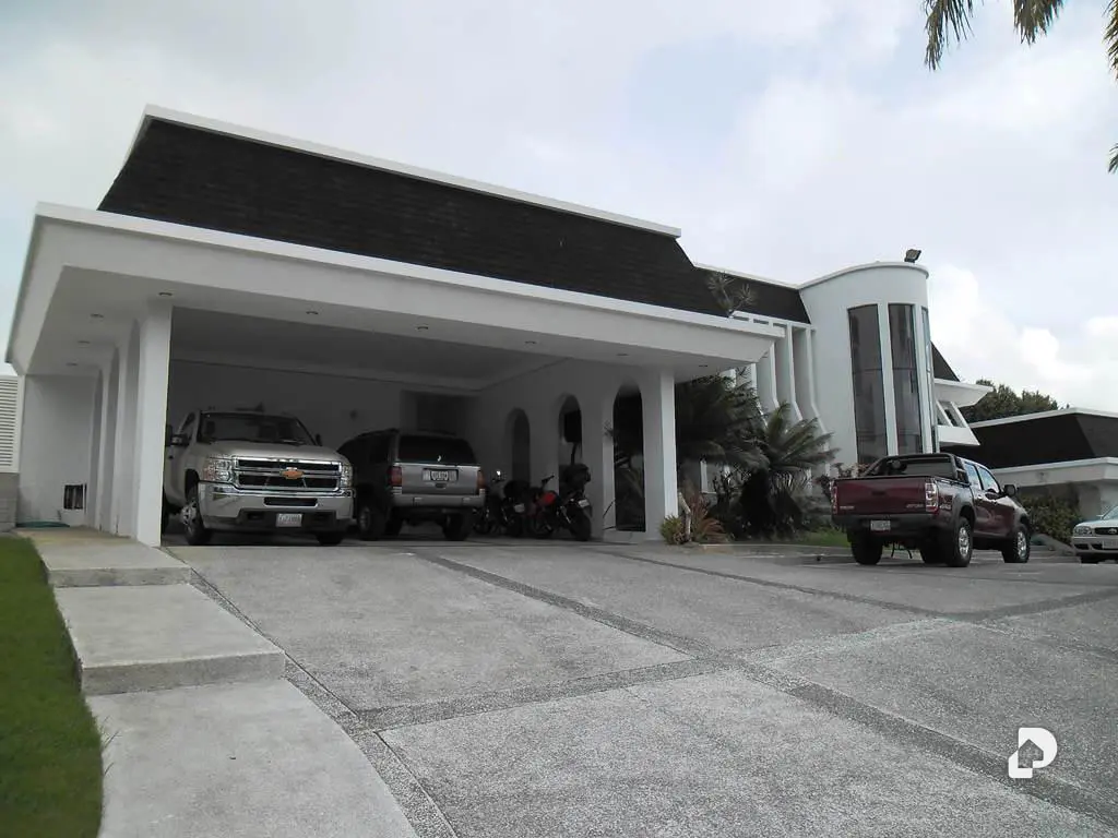 Casa en La Lagunita Country Club, Caracas