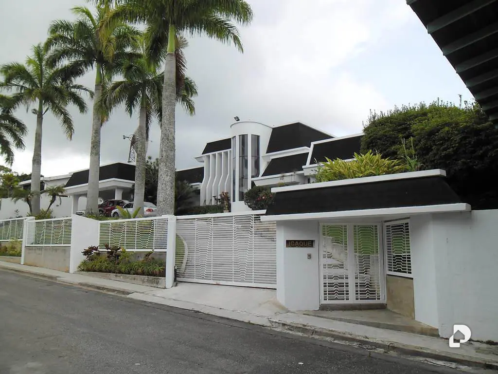 Casa en La Lagunita Country Club, Caracas