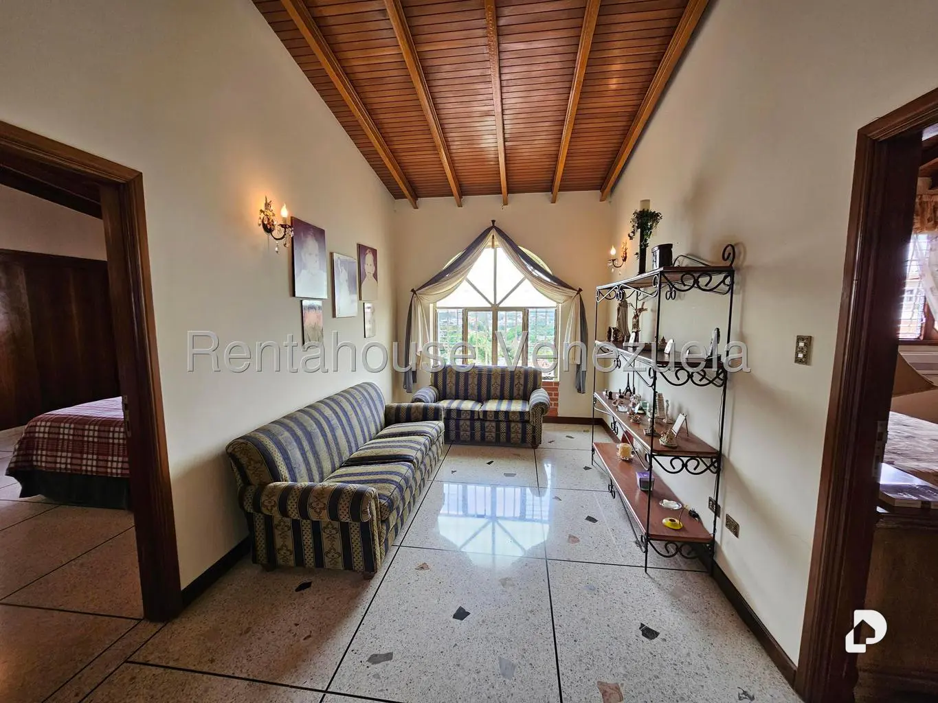 Casa en Prados del Este, Caracas – 28