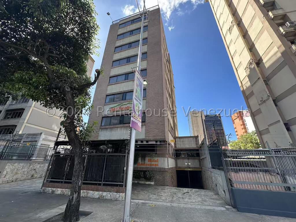 Edificio en Sabana Grande, Caracas - 1