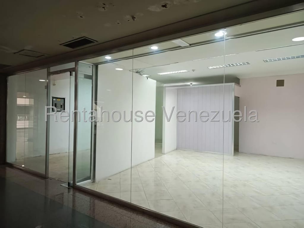 Local comercial en Ciudad Jardín Mañongo, Naguanagua - 1