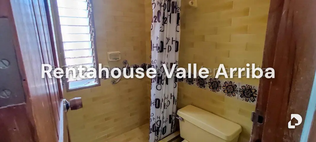 House in La Lagunita Country Club, Caracas – 26