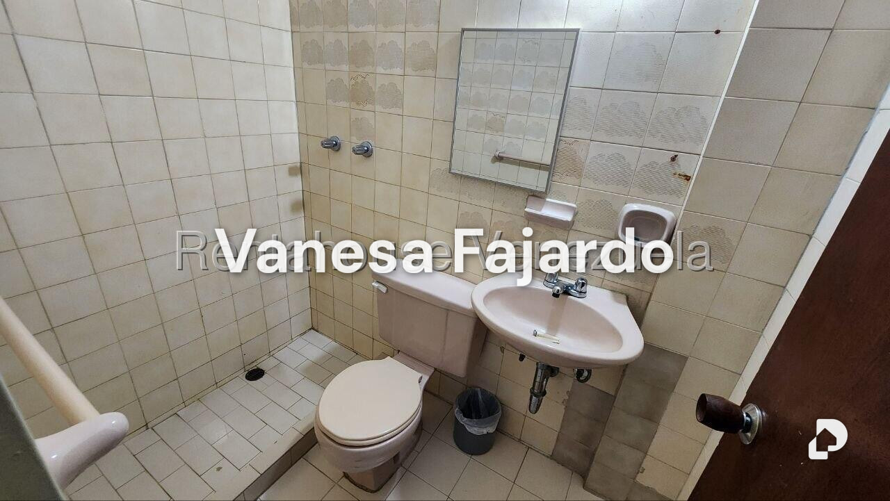 Casa en Los Naranjos (del Cafetal), Caracas – 30