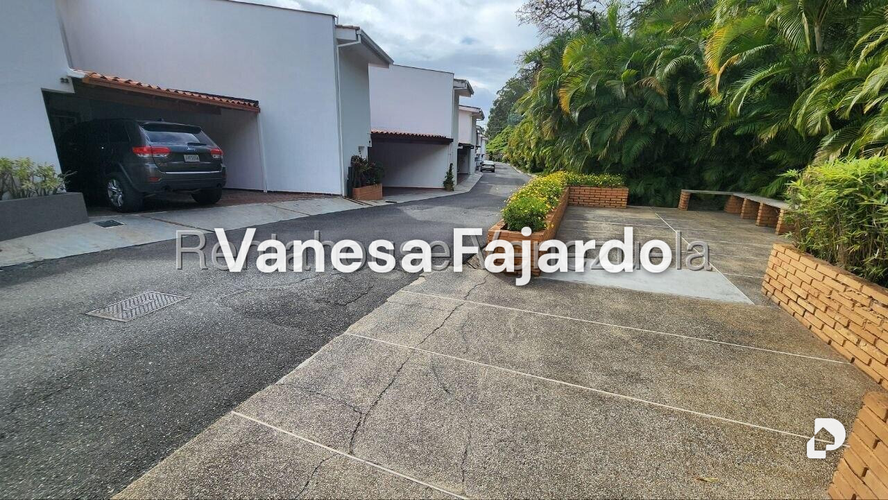 Casa en Los Naranjos (del Cafetal), Caracas – 27