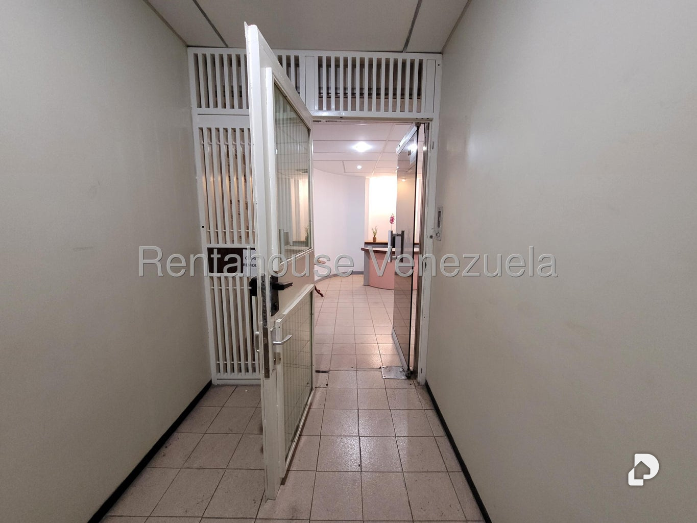 Local comercial en Parroquia La Candelaria, Caracas – 2