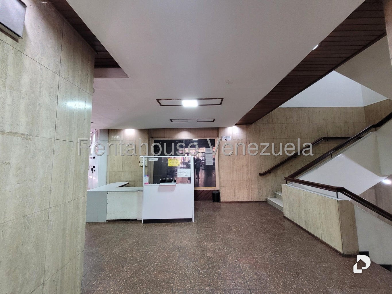 Local comercial en Parroquia La Candelaria, Caracas – 19