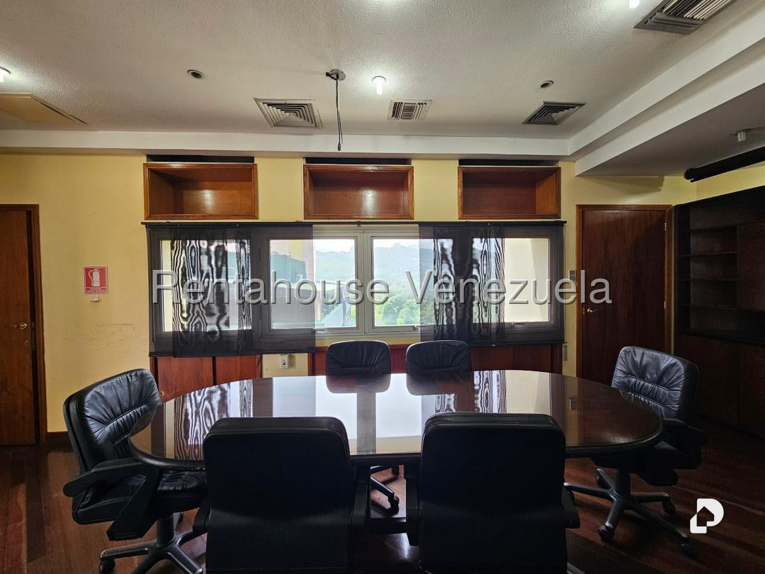 Edificio en Las Mercedes, Caracas – 12