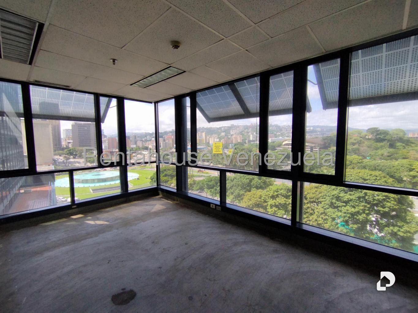 Oficina en Plaza Venezuela, Caracas – 12