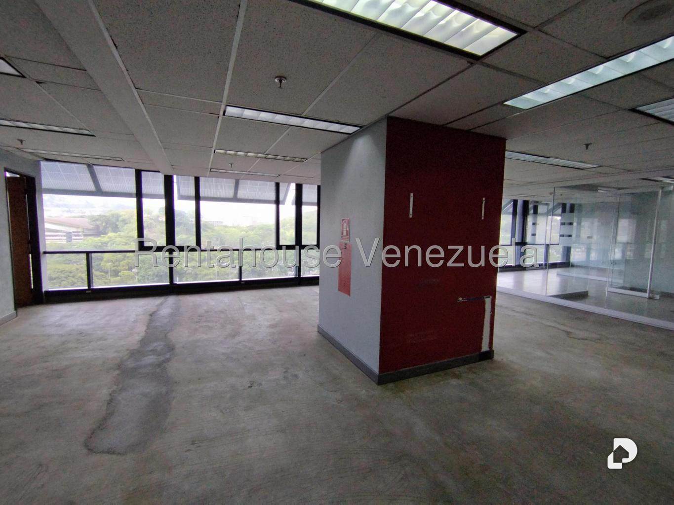 Oficina en Plaza Venezuela, Caracas – 24