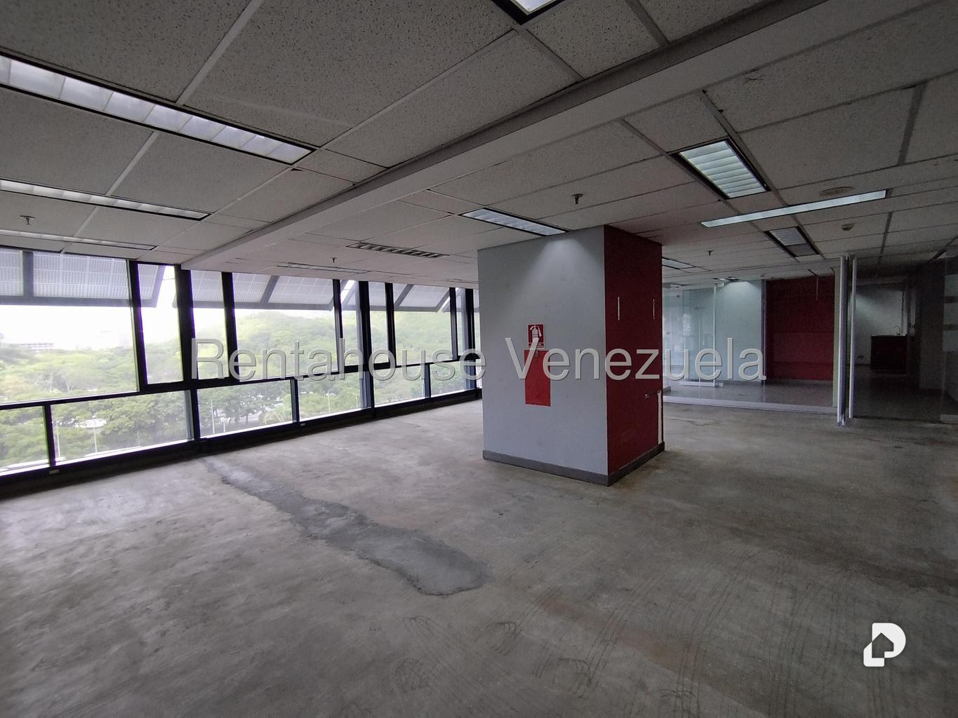 Oficina en Plaza Venezuela, Caracas – 23