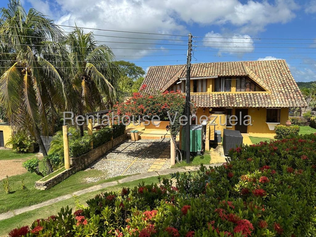 Townhouse en Tucacas - 1