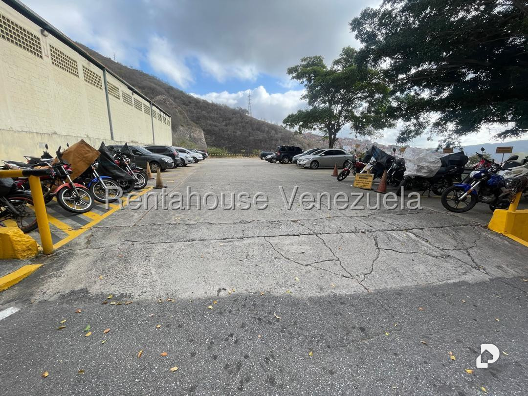 Local comercial en El Valle, Caracas – 13