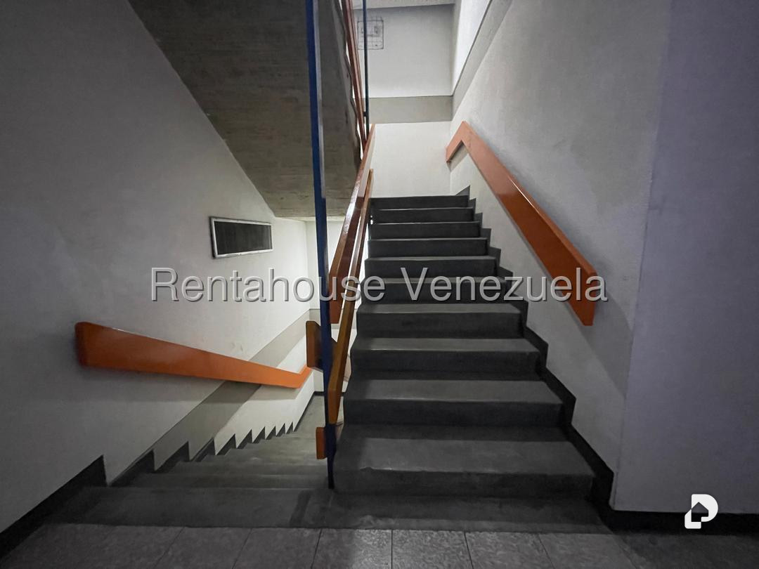 Local comercial en El Valle, Caracas – 12