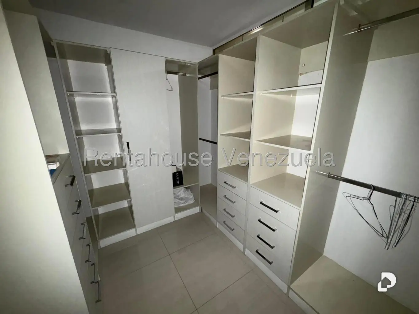 Apartamento en Colinas de La Tahona, Caracas – 19