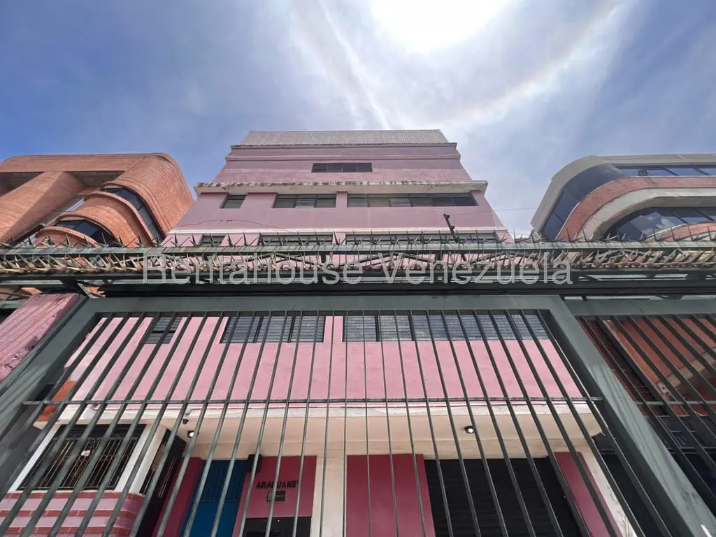 Edificio en La Urbina, Caracas - 1