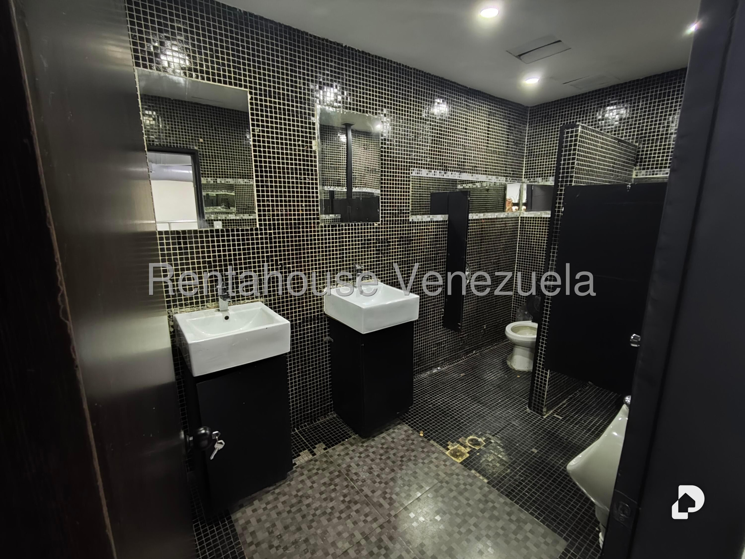 Local comercial en Macaracuay, Caracas – 12