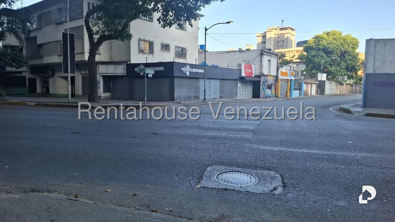 Local comercial en El Paraíso, Caracas – 18