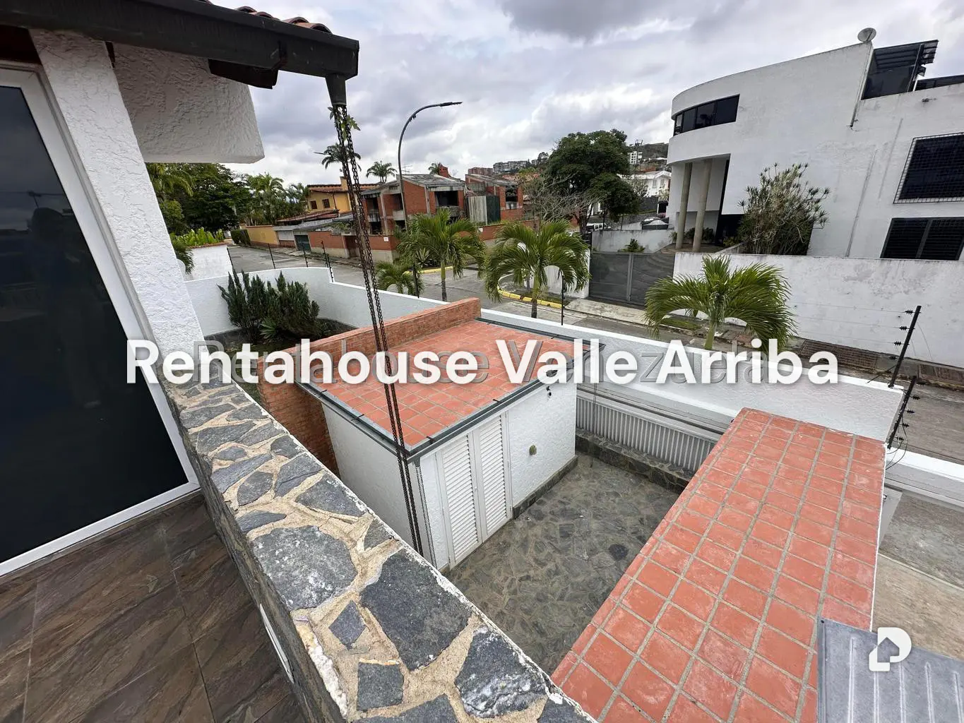 Casa en Lomas de La Lagunita, Caracas – 28