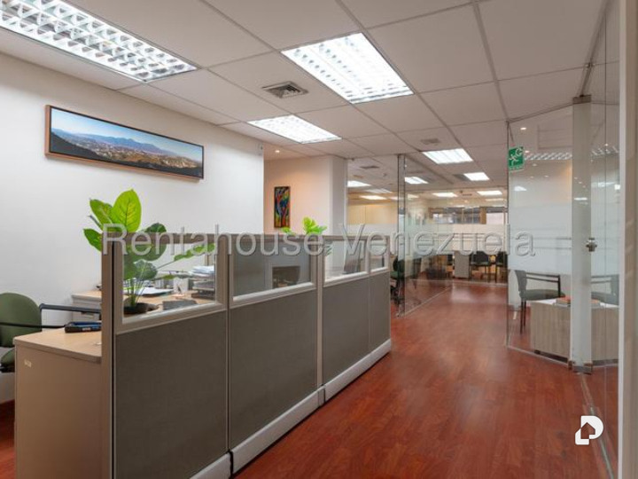 Oficina en Los Palos Grandes, Caracas – 12