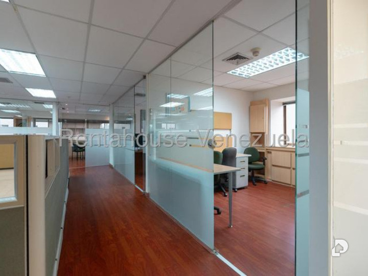 Oficina en Los Palos Grandes, Caracas – 5