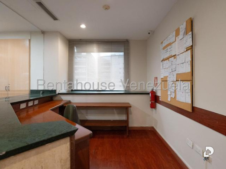 Oficina en Los Palos Grandes, Caracas – 3