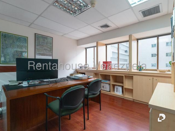 Oficina en Los Palos Grandes, Caracas – 6