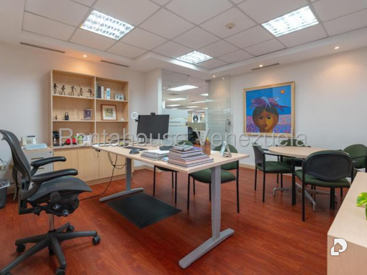 Oficina en Los Palos Grandes, Caracas – 8