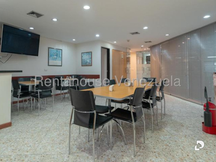 Oficina en Los Palos Grandes, Caracas – 14