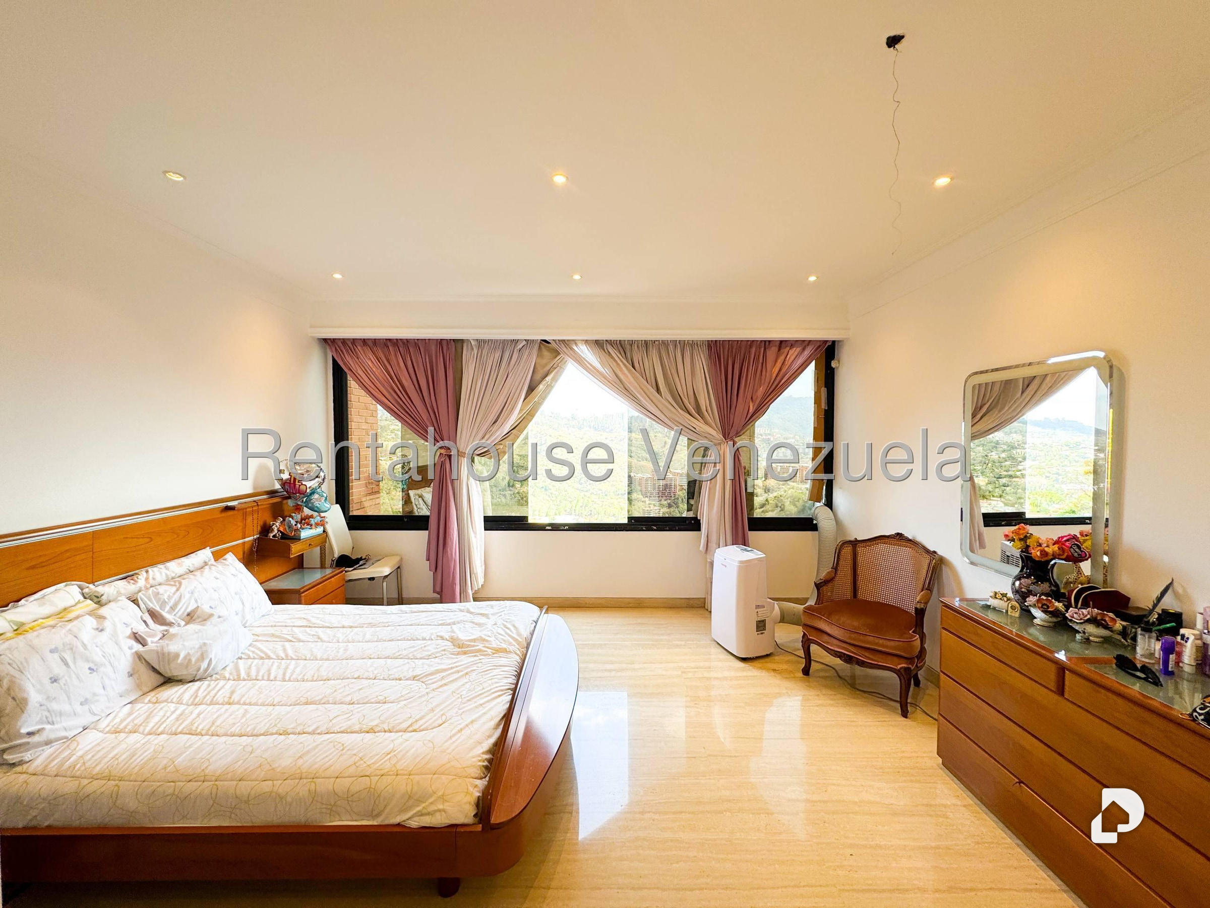 Apartamento en Lomas de San Román, Caracas – 25