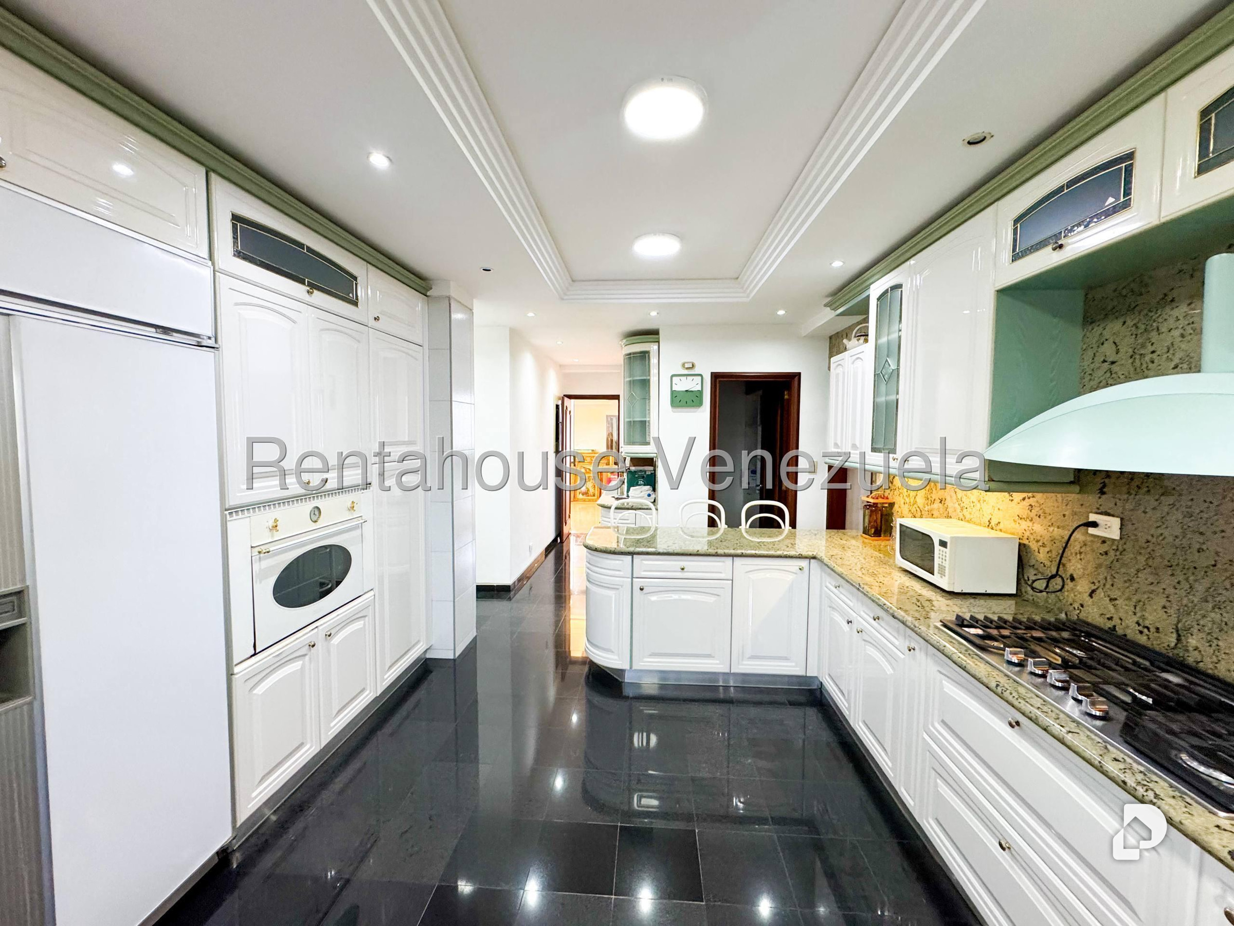 Apartamento en Lomas de San Román, Caracas – 16