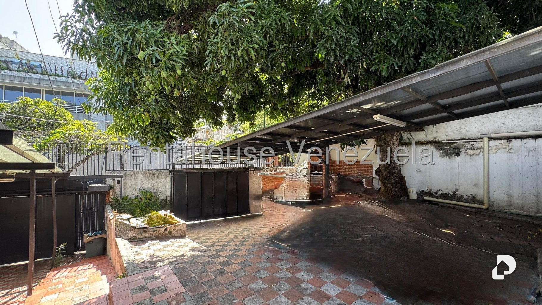 Casa en Los Palos Grandes, Caracas – 8