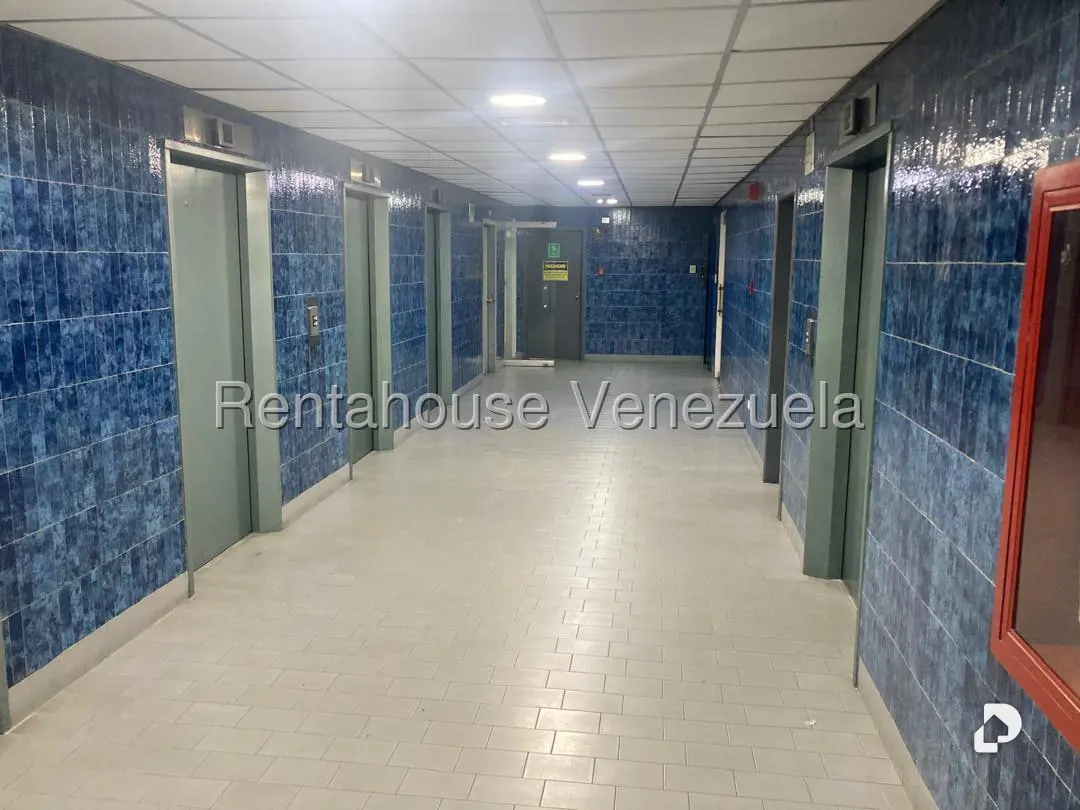 Local comercial en Bello Monte, Caracas – 12