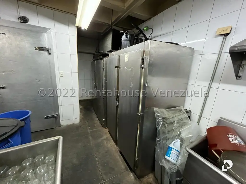 Local comercial en Los Palos Grandes, Caracas – 13