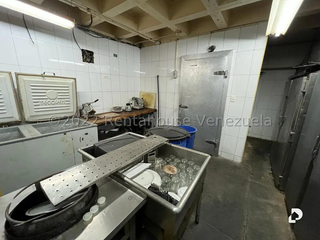 Local comercial en Los Palos Grandes, Caracas – 12