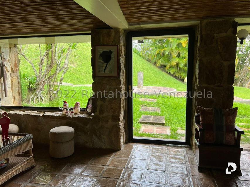 Casa en Avenida Central De La Lagunita, Caracas – 23