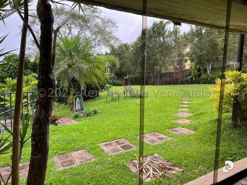 Casa en Avenida Central De La Lagunita, Caracas – 24