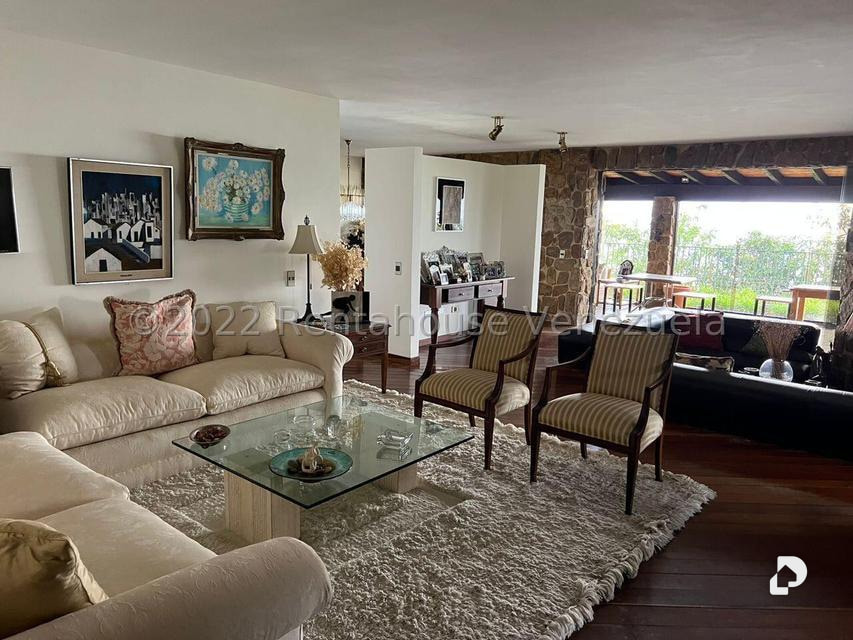 Casa en Avenida Central De La Lagunita, Caracas – 28