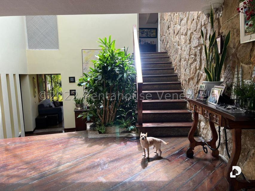 Casa en Avenida Central De La Lagunita, Caracas – 18