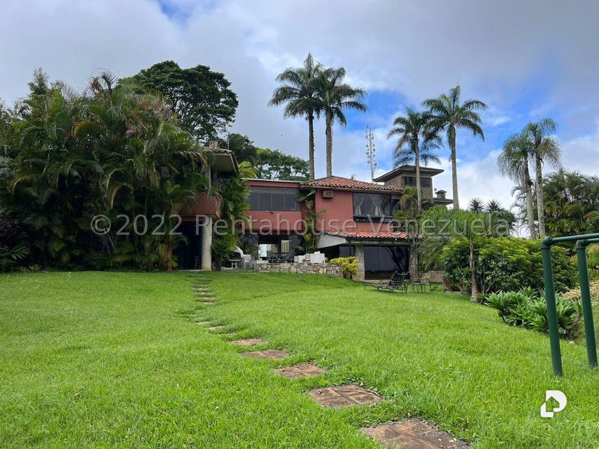 Casa en Avenida Central De La Lagunita, Caracas – 1