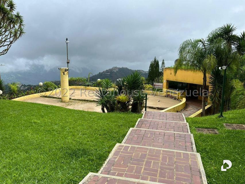 Casa en Avenida Central De La Lagunita, Caracas – 27