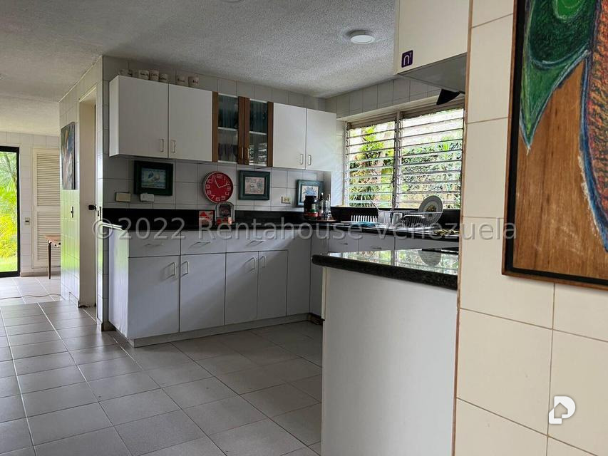 Casa en Avenida Central De La Lagunita, Caracas – 25