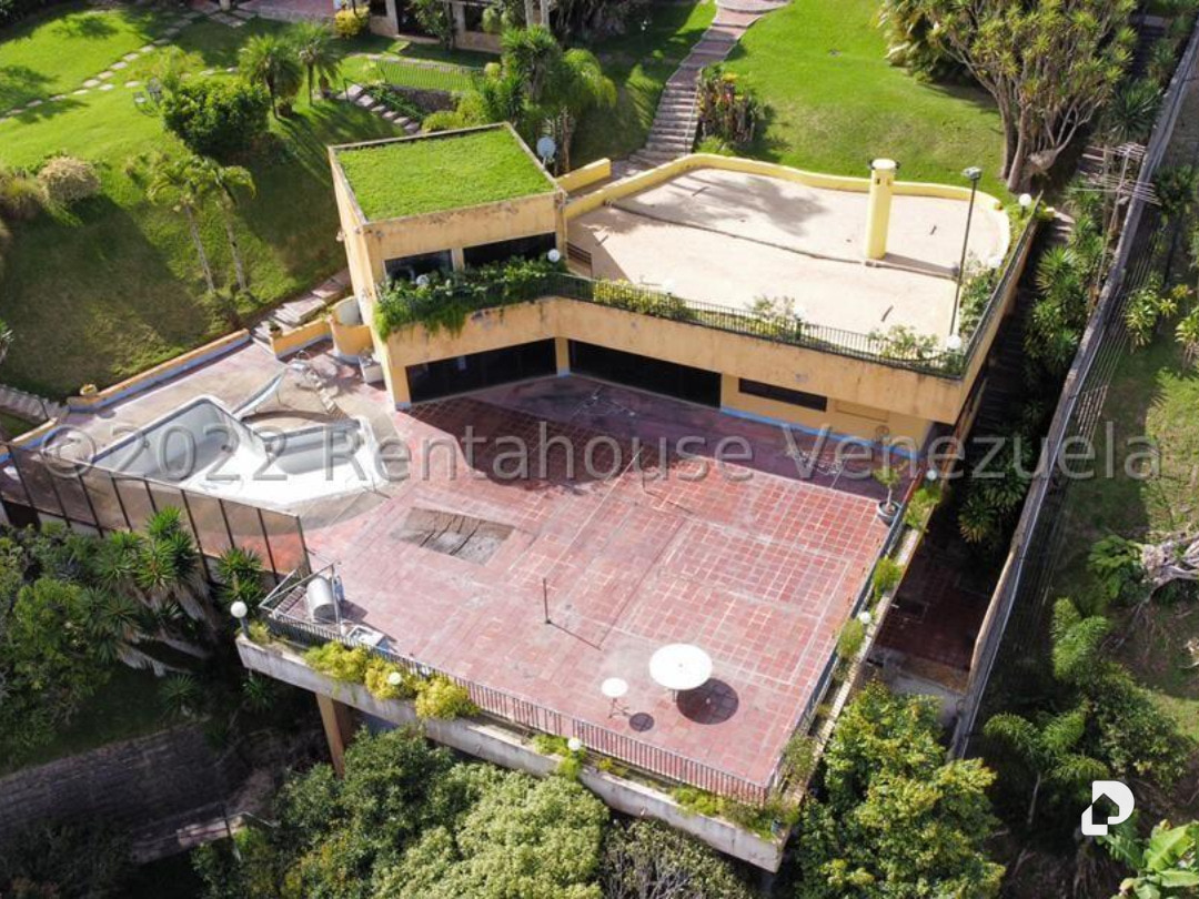 Casa en Avenida Central De La Lagunita, Caracas – 4