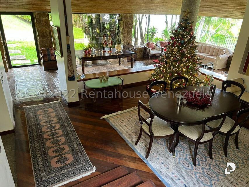 Casa en Avenida Central De La Lagunita, Caracas – 21