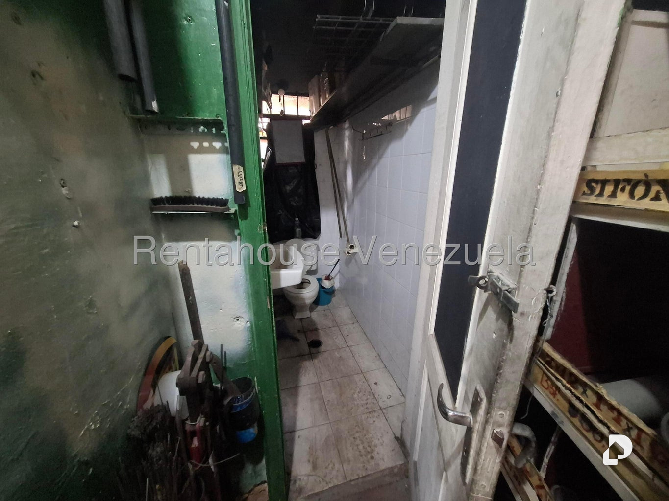 Local comercial en Las Acacias, Caracas – 12