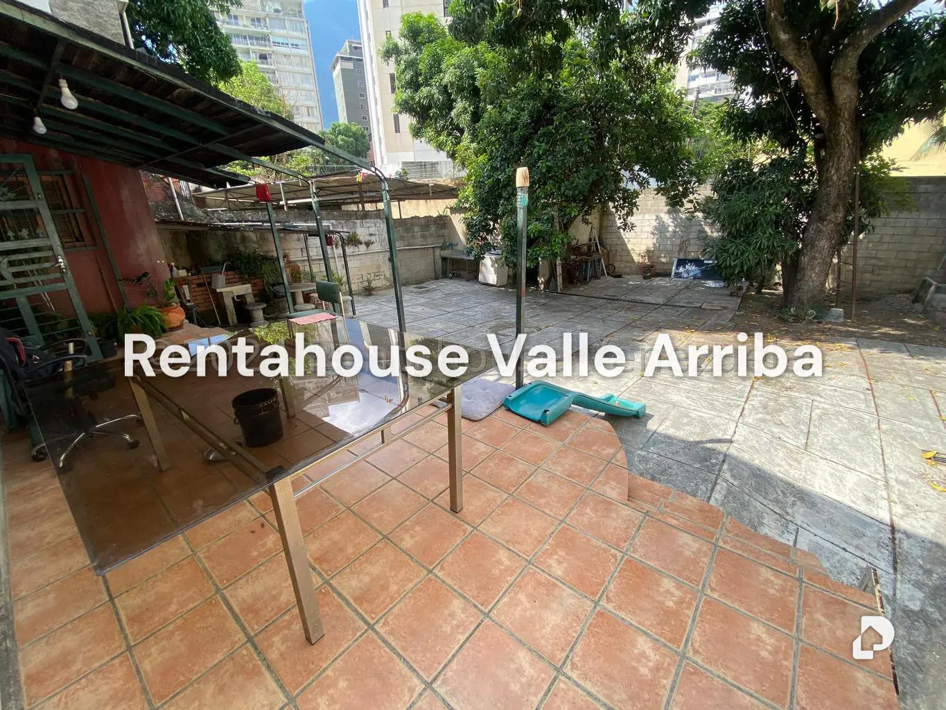 Local comercial en Los Palos Grandes, Caracas – 30