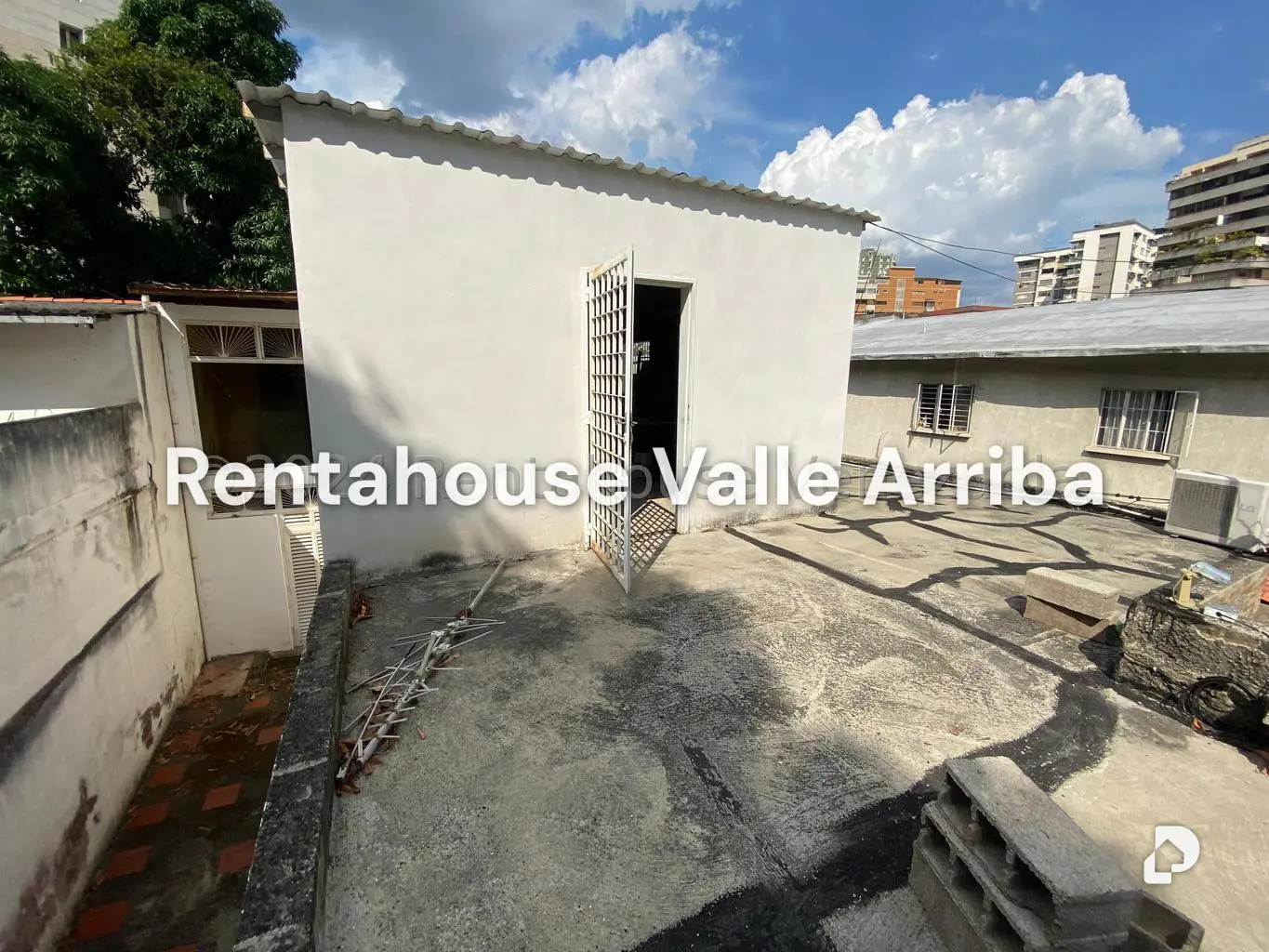 Local comercial en Los Palos Grandes, Caracas – 24