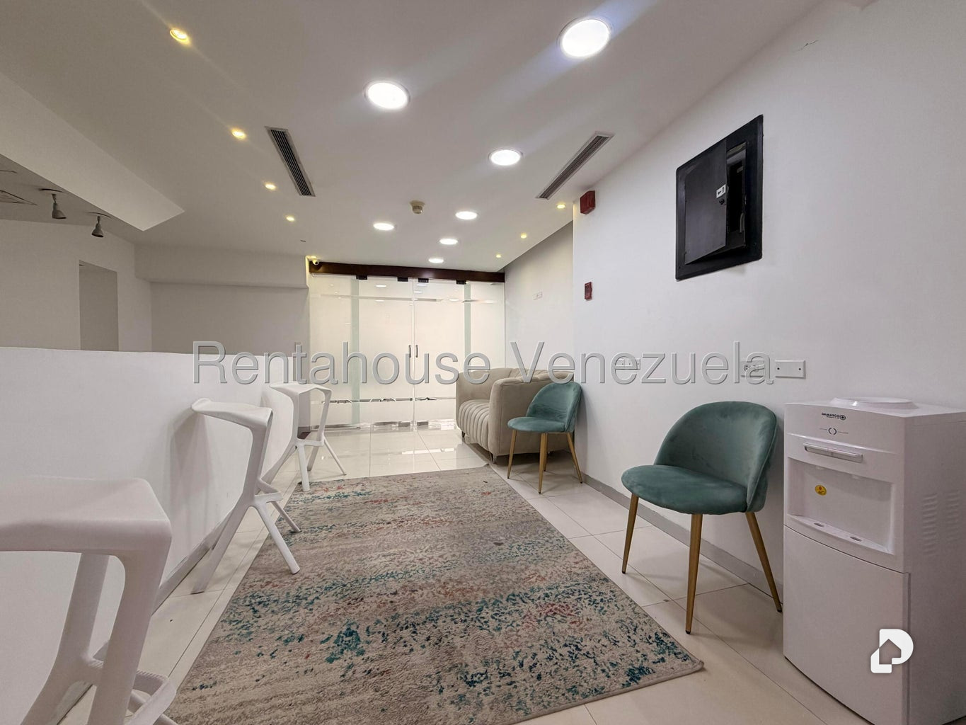 Local comercial en Las Mercedes, Caracas – 28