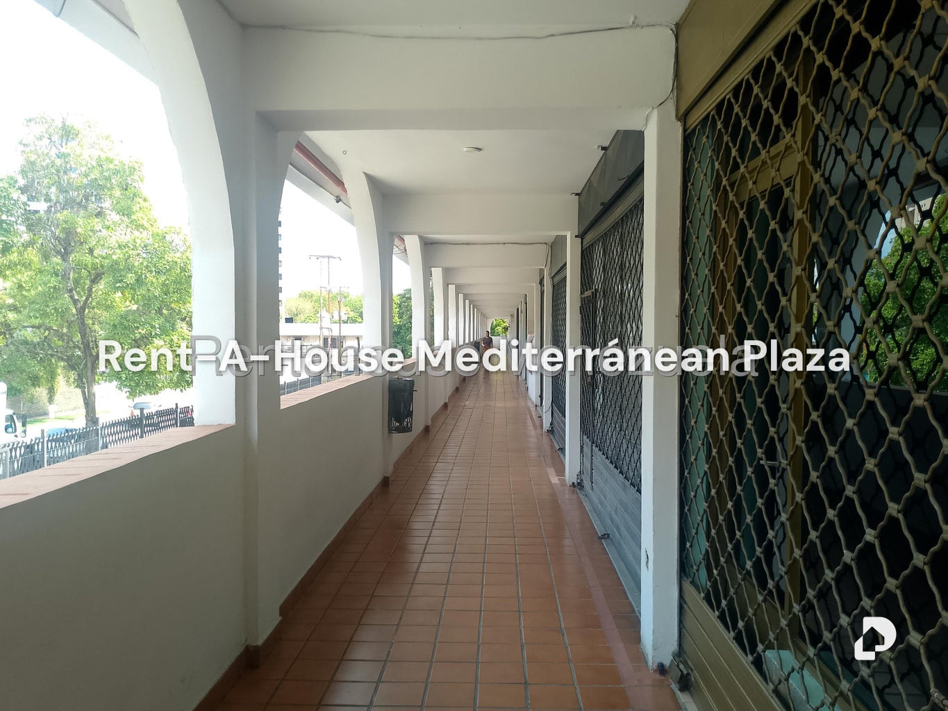Local comercial en El Parral, Valencia – 2