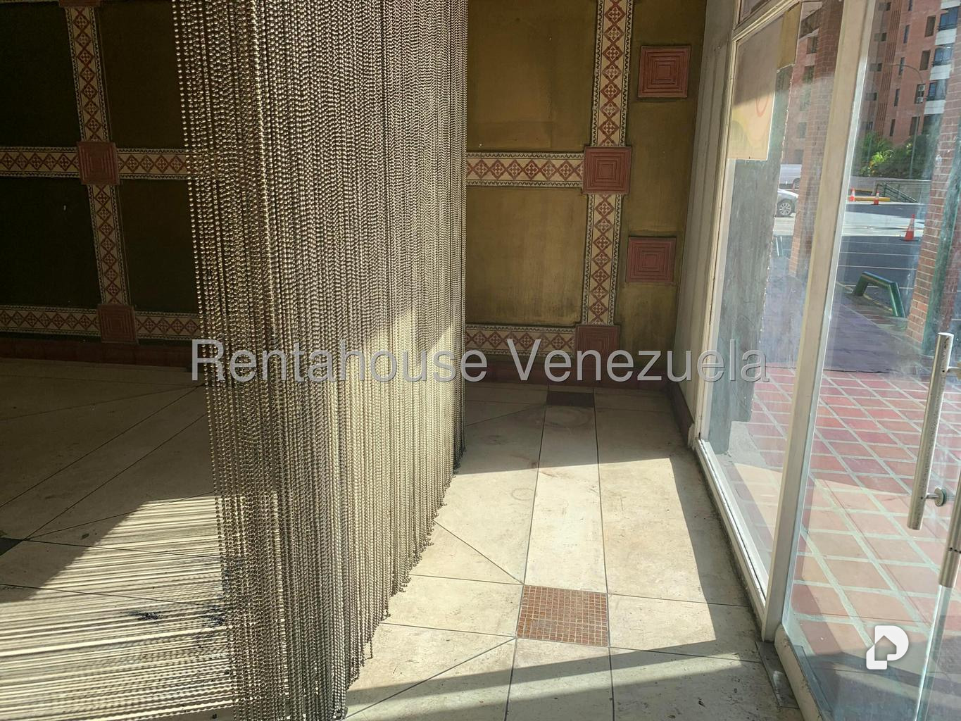 Local comercial en La Castellana, Caracas – 16